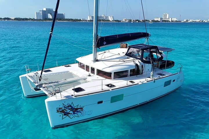 Catamaran to Isla Mujeres from Cancun — Open-Bar Snorkel & Beach Club Day photo 5