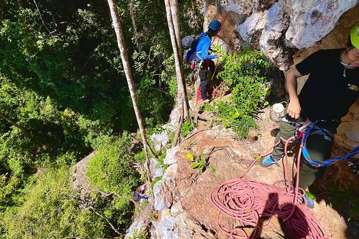Half Day Guided Multi-Pitch Climbing Adventure on Gunung Keriang's Limestone Faces
