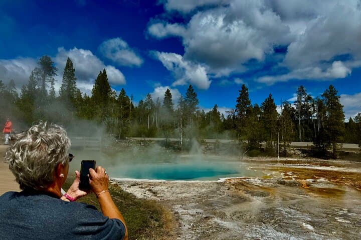 Yellowstone Lower Loop Full-Day: The Volcano, Old Faithful & Grand Prismatic photo 5