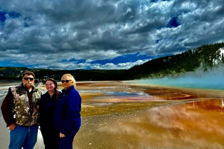 Private Yellowstone Luxury Cadillac Tour from West Yellowstone — Old Faithful & Grand Canyon Loop photo 4