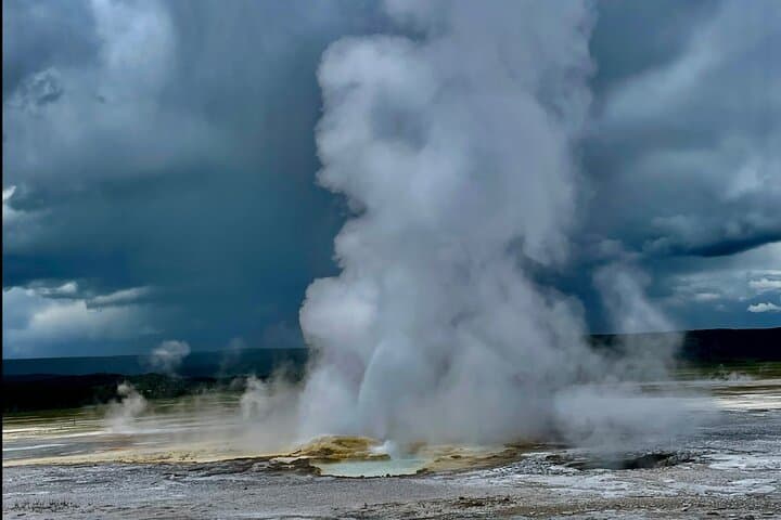 Private Yellowstone Luxury Cadillac Tour from West Yellowstone — Old Faithful & Grand Canyon Loop photo 5
