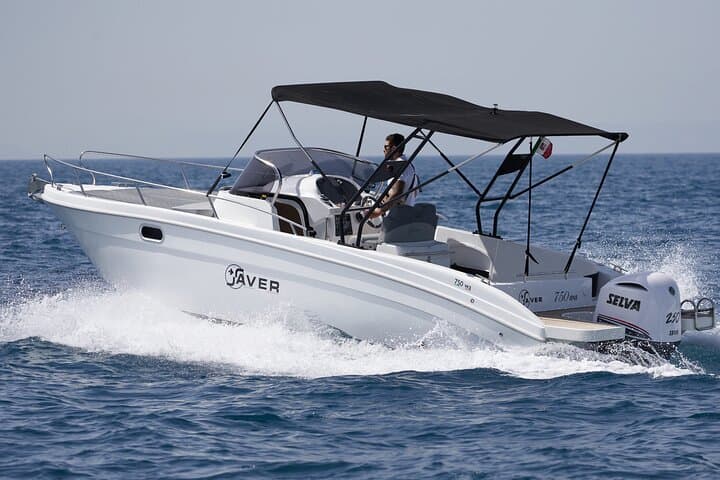 Positano to Capri Private Boat Tour on Saver 7.50 — Li Galli, Grottos & Faraglioni photo 3