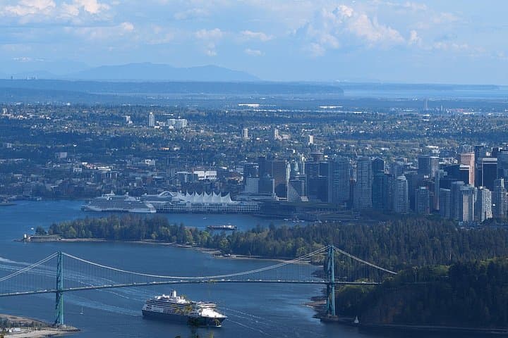 Private Vancouver City Tour — Stanley Park, Gastown & Grouse Mountain photo 1