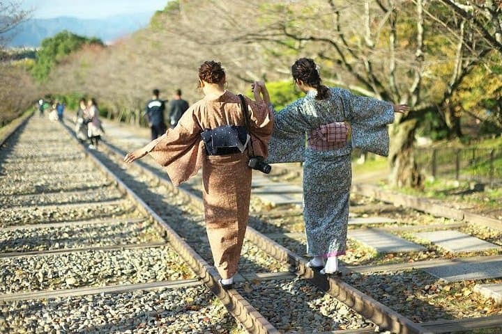Kimono Rental in Kyoto: Gion Kimono Dressing & Photo Experience photo 3