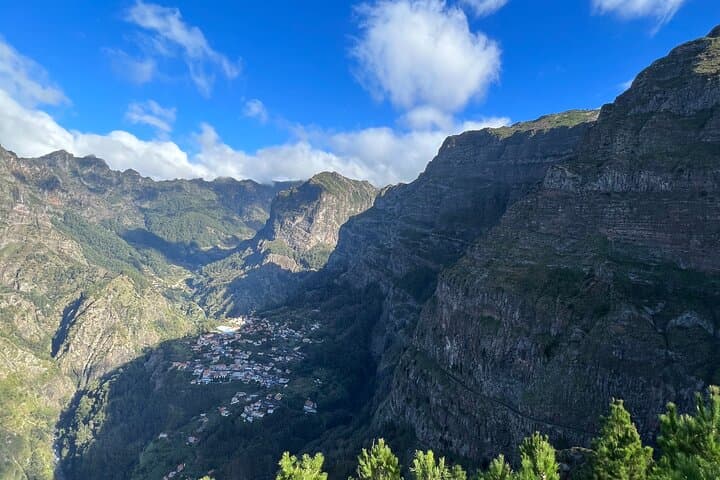 Funchal Highlights: 5-Hour Private Tour of Madeira's South Coast Viewpoints