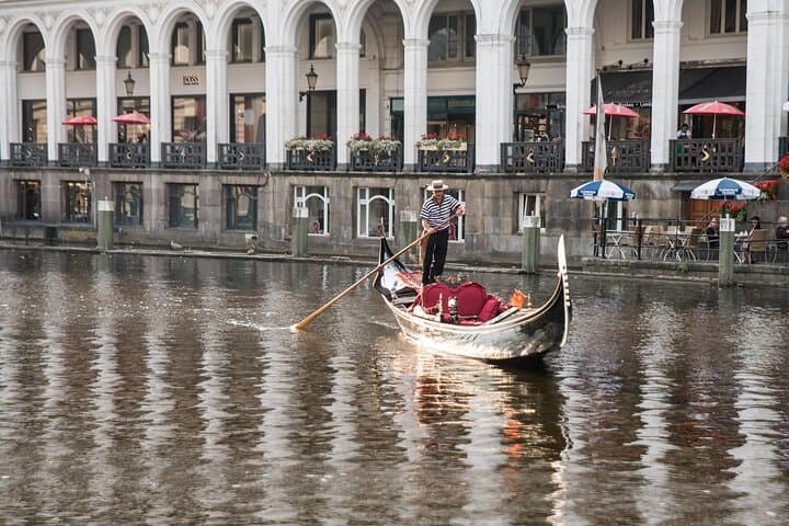 Gondola on the Alster: 45-Minute Venetian Ride in Hamburg photo 3