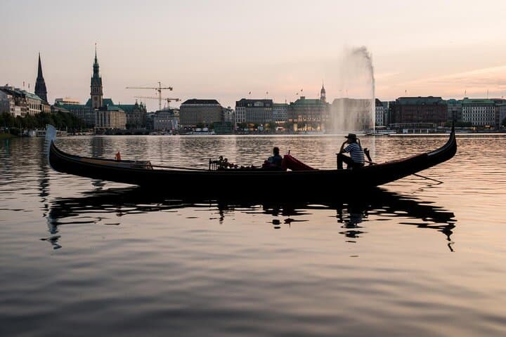 Gondola on the Alster: 45-Minute Venetian Ride in Hamburg photo 6