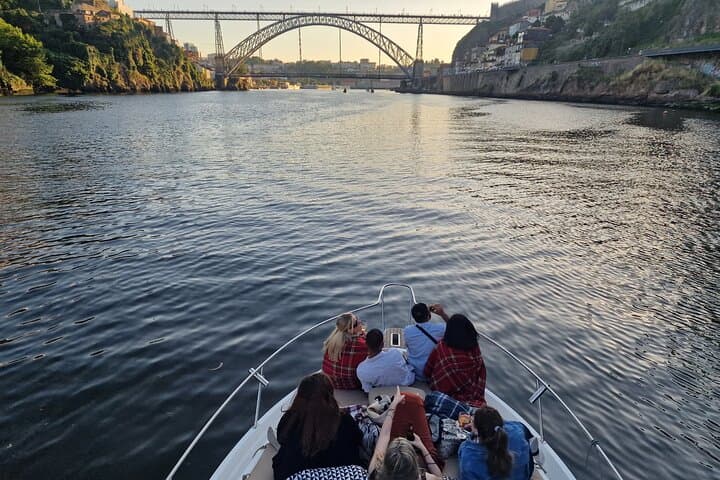Sunset Douro River Cruise: 6-Bridges Boat Trip in Porto