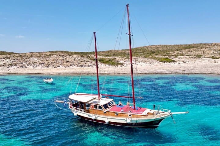 Semiprivate Galatea Schooner: Full-Day Antiparos, Despotiko & Blue Lagoon Cruise photo 2