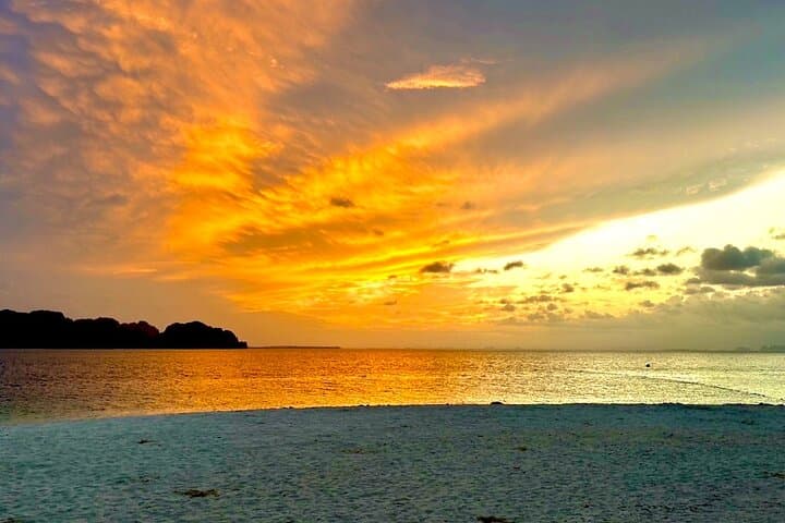 Phi Phi 4 Islands Sunset Tour & Bioluminescent Plankton Experience photo 5