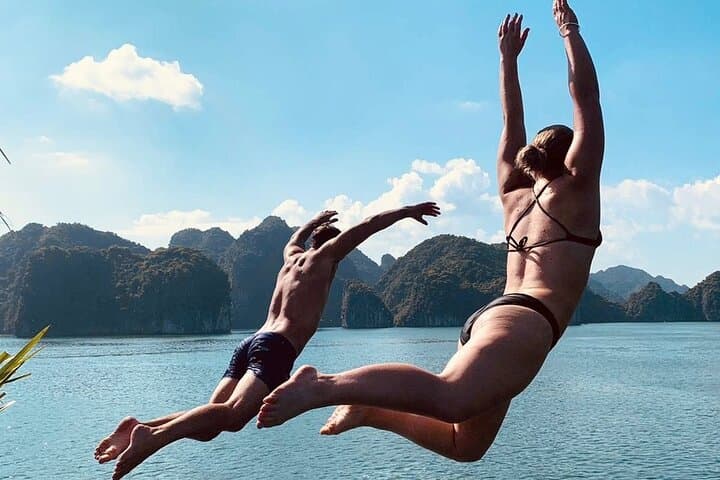 Lan Ha Bay Quiet Coves: Full-Day Cat Ba Boat Tour with Kayaking and Snorkeling