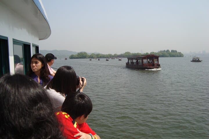 Shanghai to Hangzhou Bullet Train Day Trip: West Lake Boat Tour & Lingyin Temple photo 3