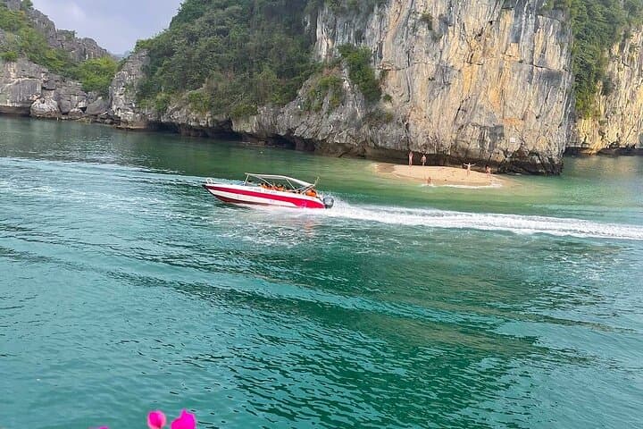 Private canoe tour in Ha Long & Lan Ha Bay from Cat Ba