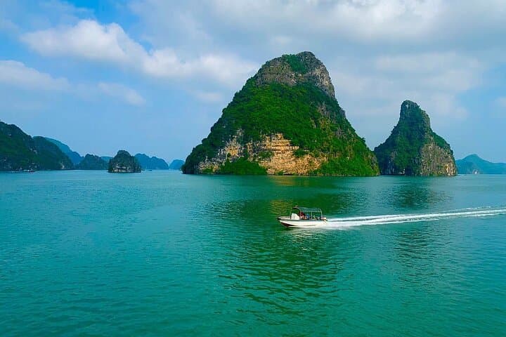 Private canoe tour in Ha Long & Lan Ha Bay from Cat Ba photo 4