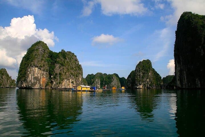 Private canoe tour in Ha Long & Lan Ha Bay from Cat Ba photo 2