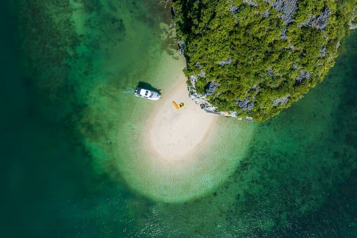 Sunset Private Yacht Tour in Ha Long Bay — 3-Hour Romantic Cruise photo 1