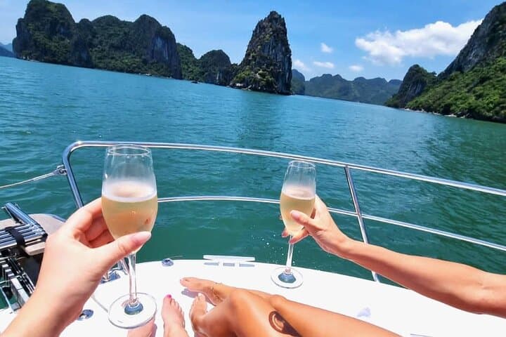 Sunset Private Yacht Tour in Ha Long Bay — 3-Hour Romantic Cruise photo 3