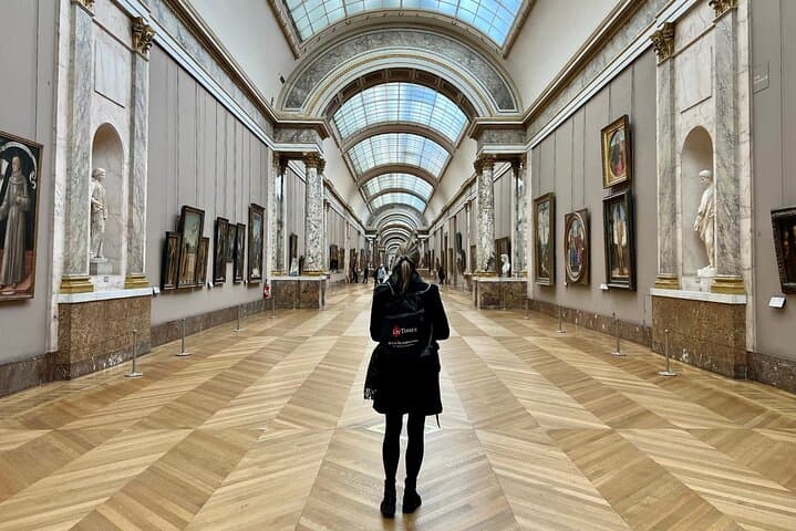 Semi-Private Louvre Tour in Paris: See the Mona Lisa with Max 6 Guests photo 6