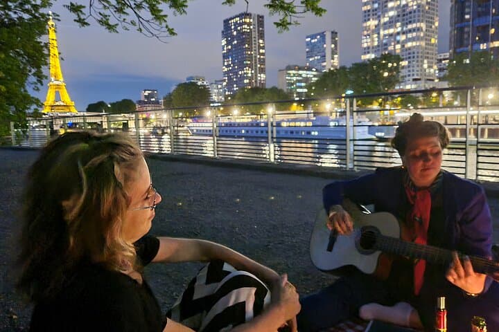 Sunset Picnic on Île aux Cygnes with Eiffel Tower View and Live Music