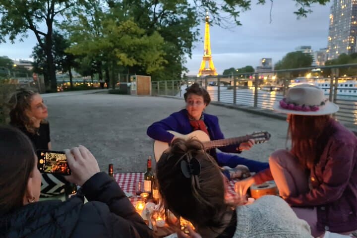 Sunset Picnic on Île aux Cygnes with Eiffel Tower View and Live Music photo 4
