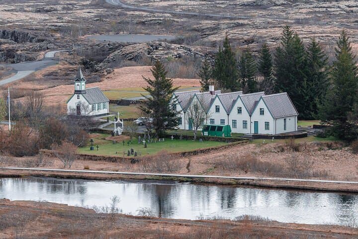 Golden Circle Private Tour from Reykjavík — Thingvellir, Geysir, Gullfoss & Kerið photo 3