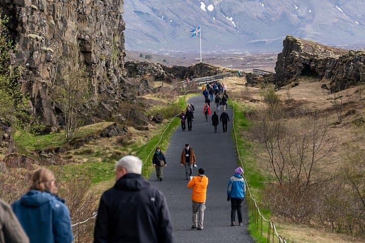 Golden Circle Private Tour from Reykjavík — Thingvellir, Geysir, Gullfoss & Kerið photo 5
