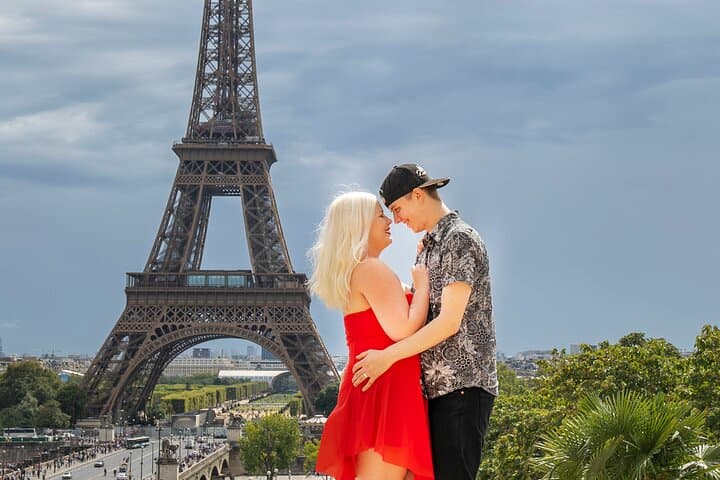Capture Paris: Professional Photo Session Around the Eiffel Tower