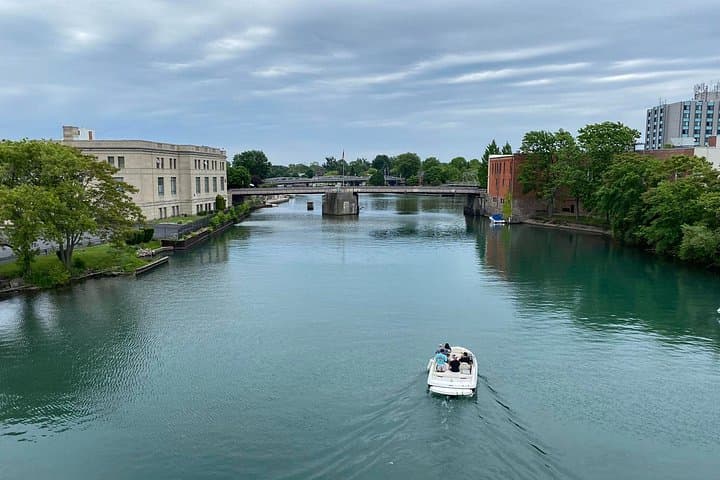 Buffalo to Niagara Falls E-Bike Tour: Canalside to Goat Island photo 4