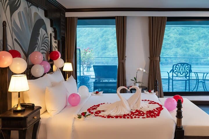 Luxury 2-Day Ha Long & Lan Ha Bay Cruise with Balcony Cabin and Kayaking photo 3