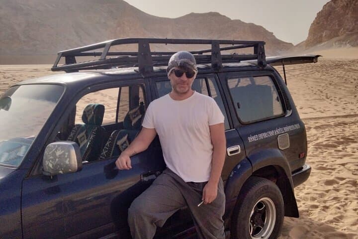 Overnight Desert Adventure: Bahariya Oasis, Black Desert & White Desert in 2 Days