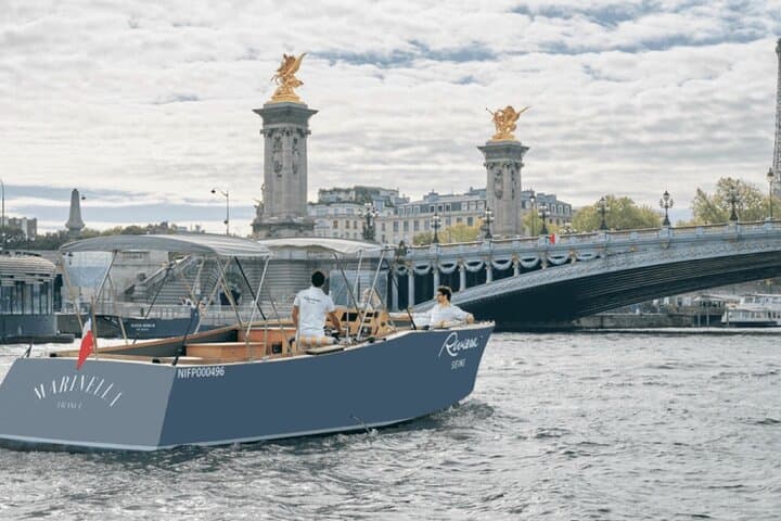 Private Seine Cruise and Walking Tour of Paris Monuments