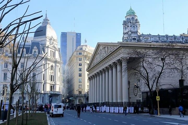 Buenos Aires Highlights Walking Tour: Plaza de Mayo to Recoleta in 3 Hours