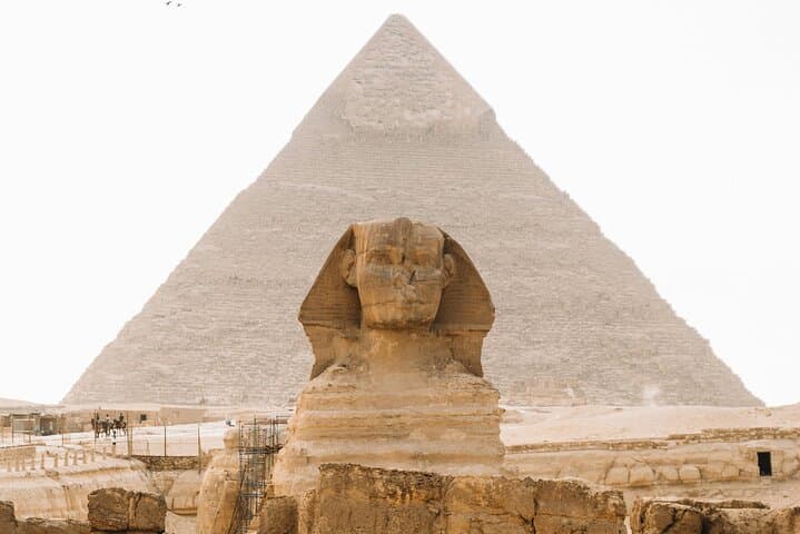 Layover to the Giza Pyramids & Sphinx: Private Airport Tour from Cairo