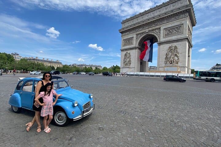 Private 2-Hour Paris Tour in a Vintage 2CV — Hidden Gems & Photo Stops photo 5
