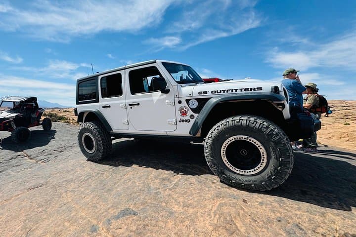 Moab Full-Day Private 4x4 Jeep Tour — Hell's Revenge, Gemini Bridges & Slickrock Trails photo 6