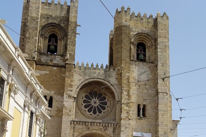 Alfama Tuk-Tuk Tour: 90-Minute Old Town Highlights & Viewpoints photo 5