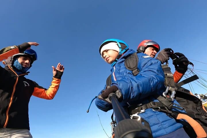 Paragliding Over Quito: Teleférico Tandem Flights Above the Volcanoes photo 1