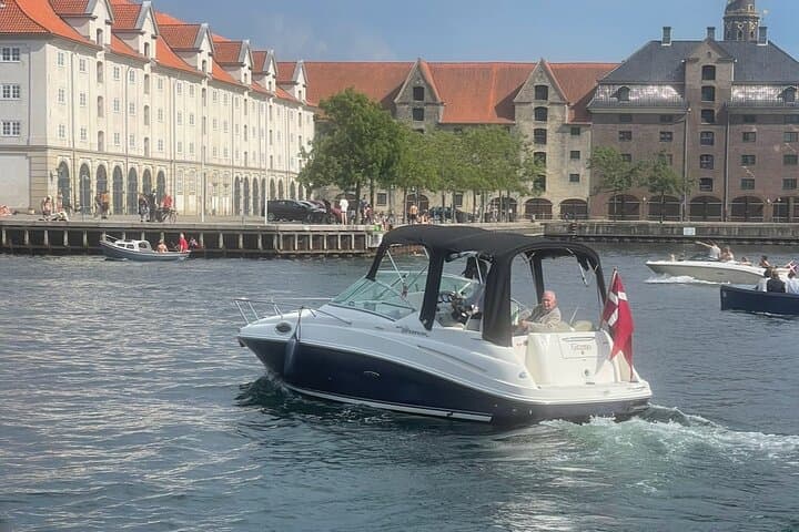 Copenhagen Canal Cruise: Private Gitzmo Boat Tour