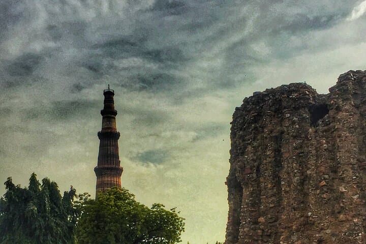 Full-Day Delhi City Tour with Old Delhi Heritage Walk — Qutub Minar, India Gate & Bangla Sahib