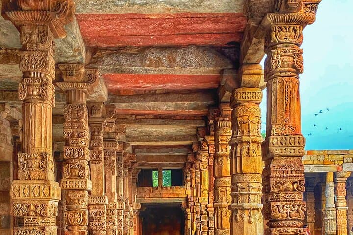 Full-Day Delhi City Tour with Old Delhi Heritage Walk — Qutub Minar, India Gate & Bangla Sahib photo 2