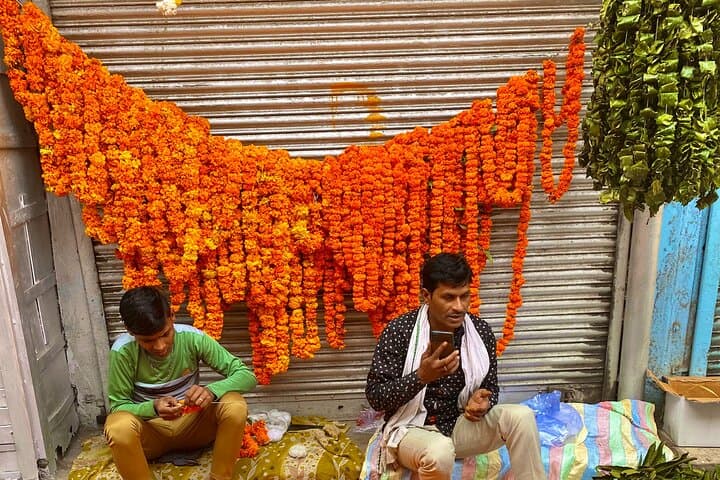Full-Day Delhi City Tour with Old Delhi Heritage Walk — Qutub Minar, India Gate & Bangla Sahib photo 4