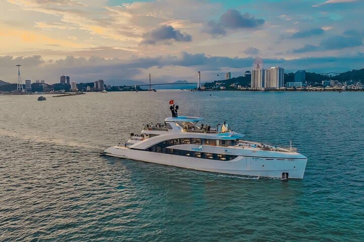 Sunset Dining & Bay Harmony: Luxury Yacht Experience in Ha Long
