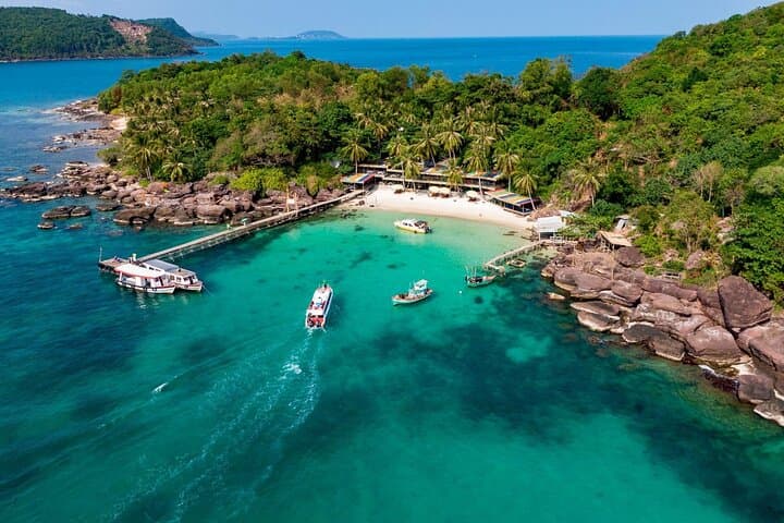 Phu Quoc Three-Island Canoe & Hon Thom Cable Car Day Trip