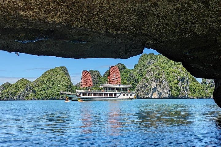 Kayaking Lan Ha Bay from Cat Ba Island: Cai Beo, Dark Cave & Ba Trai Dao Beach Day Trip photo 1