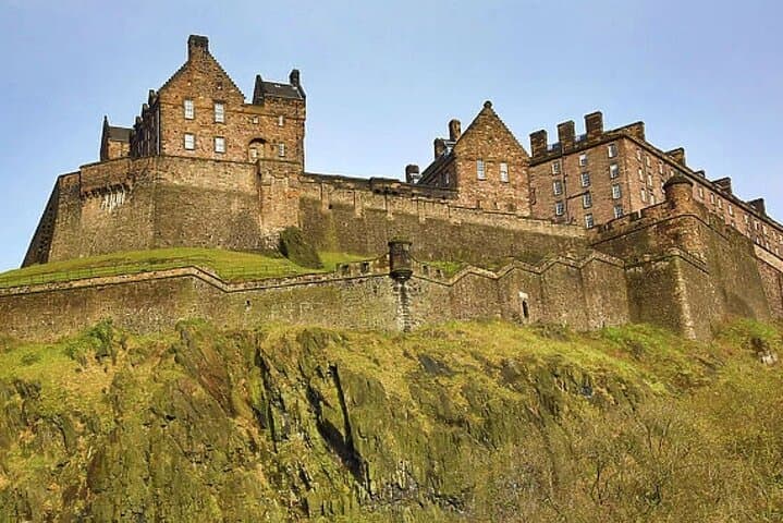 Edinburgh Scavenger Hunt: Self-Guided Walking Tour of Castle, Royal Mile & Holyrood photo 2