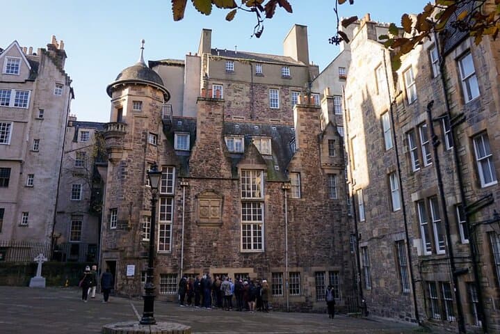 Edinburgh Scavenger Hunt: Self-Guided Walking Tour of Castle, Royal Mile & Holyrood photo 6