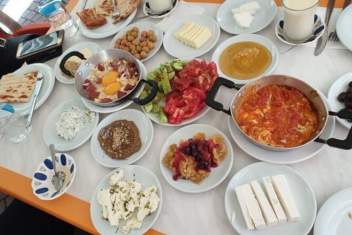 Istanbul Full-Day Food Tour: Bosphorus Breakfast, Emirgan Park Walk & Ortaköy Kumpir photo 2