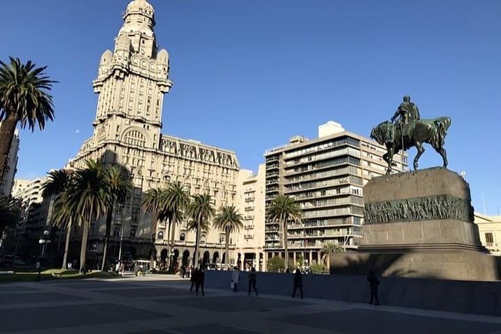 Montevideo Highlights: 3-Hour Guided Walking Tour Along the Rambla and Old City