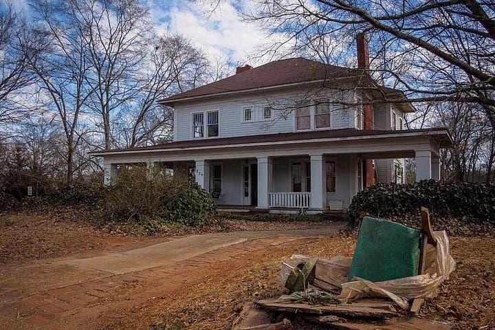 Walking Dead Filming Locations Tour in Atlanta — Private 3‑Hour Walking & Driving Experience photo 2