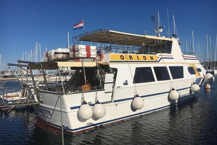 Pula Dolphin-Watching Sunset Cruise with Dinner and Brijuni Views photo 2